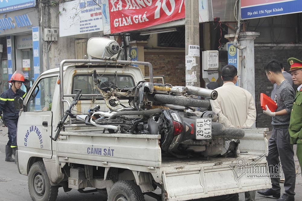 Ô tô đâm 5 xe trên phố Ngọc Khánh: Thai phụ nhảy bật trong tích tắc