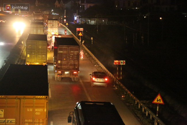 Xót xa cảnh khói hương nghi ngút nơi 8 người tử vong sau tai nạn kinh hoàng ở Hải Dương