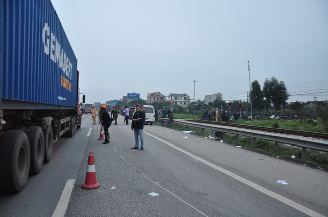 Nhân chứng vụ tai nạn 8 người tử vong ở Hải Dương: Chưa chứng kiến cảnh tượng nào kinh hãi đến vậy