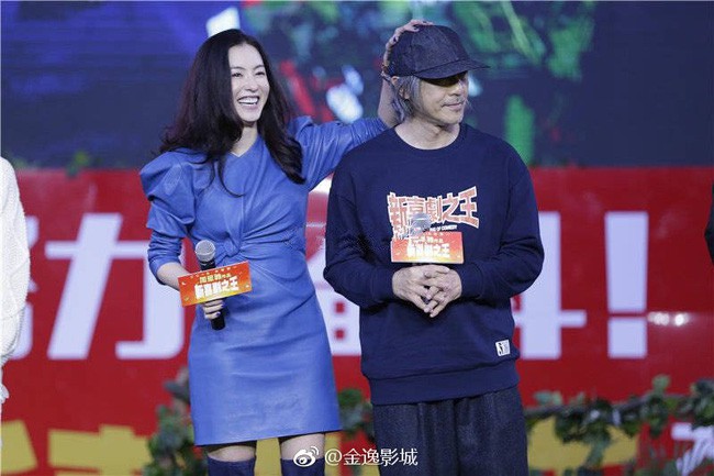 Châu Tinh Trì và Trương Bá Chi thân thiết, thoải mái ôm eo bá cổ sau tin đồn sắp đám cưới