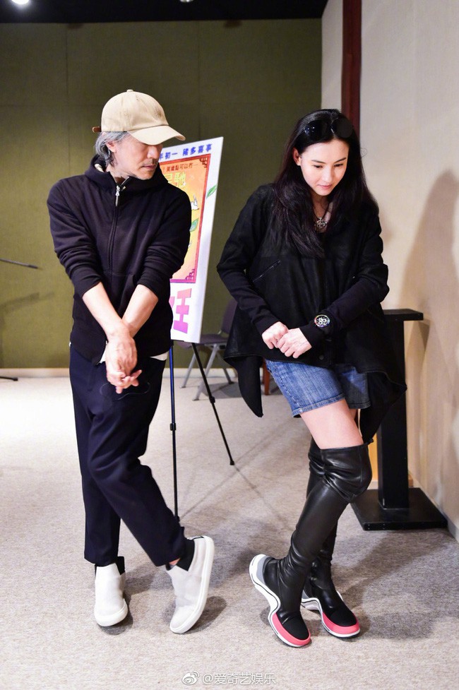 Châu Tinh Trì và Trương Bá Chi thân thiết, thoải mái ôm eo bá cổ sau tin đồn sắp đám cưới