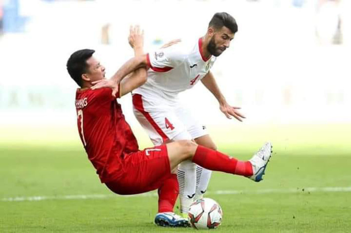 CĐV xinh đẹp của Jordan chúc mừng Rồng vàng, cảm động trước fan Việt Nam CĐV xinh đẹp của Jordan chúc mừng Rồng vàng, cảm động trước fan Việt Nam