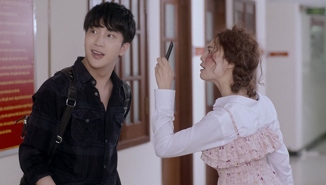 Đạo diễn phản ứng khi Chi Pu, Lan Ngọc bị chê diễn lố trong phim?