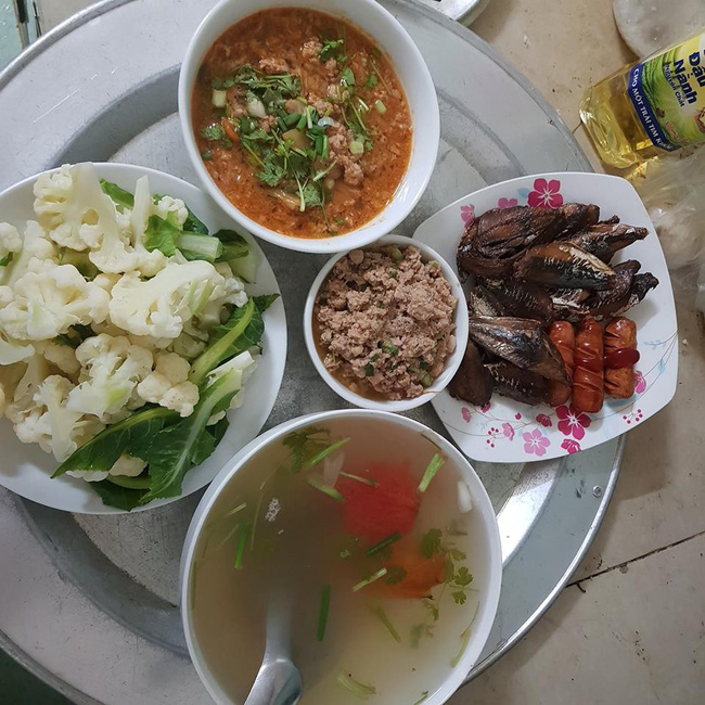 Bị mẹ chồng giận dỗi vì sợ con nhỏ chịu rét nên không ra ngoài mua thức ăn tươi, nàng dâu ấm ức lên mạng tố khổ