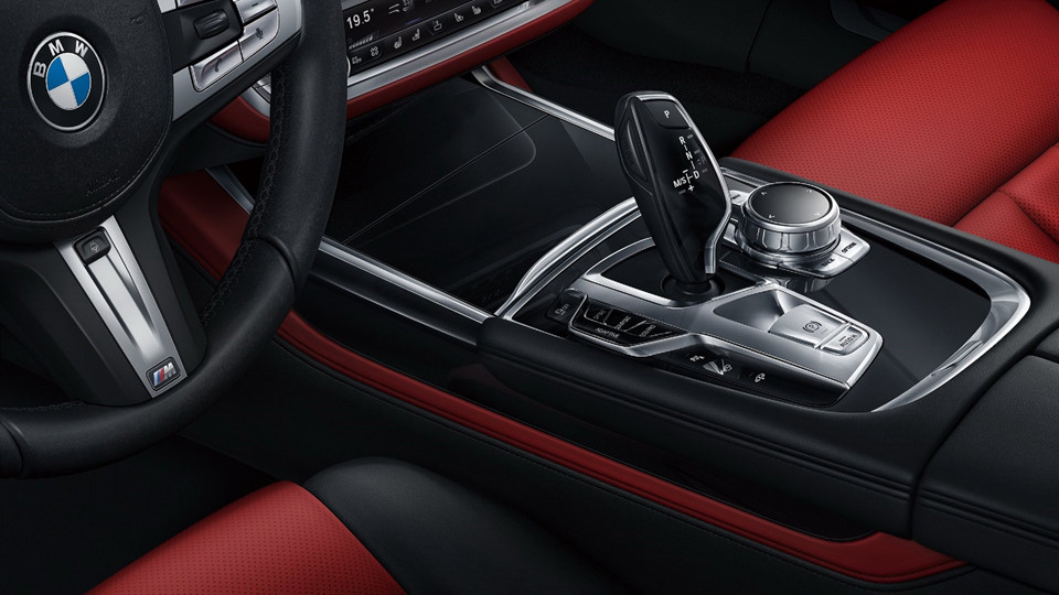 BMW 7-Series có bản màu đen huyền bí Black Fire cho châu Á