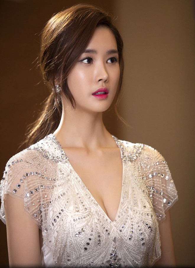 Nữ minh tinh Lee Da Hae đăng hẳn ảnh chúc mừng, tiết lộ tâm trạng khi xem trận đấu lịch sử của Việt Nam