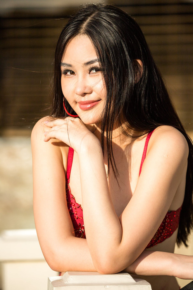 Thân hình đẹp, Lê Âu Ngân Anh mặc bikini bốc lửa sau khi bị chê bai