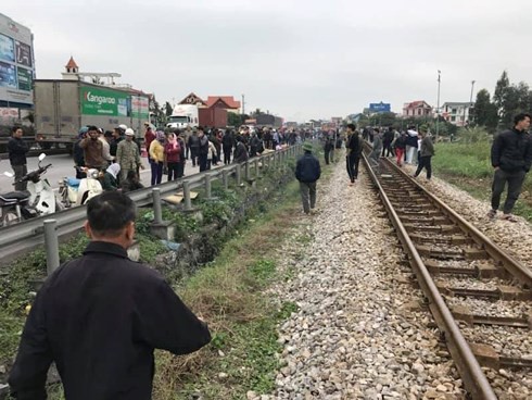 Hiện trường vụ tai nạn thảm khốc ở Hải Dương, 8 người tử vong