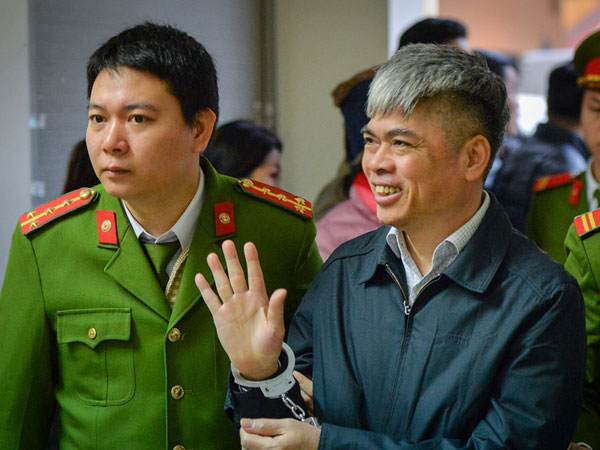 Nguyễn Xuân Sơn - người mang án tử xuất hiện ở phiên tòa dịp gần Tết