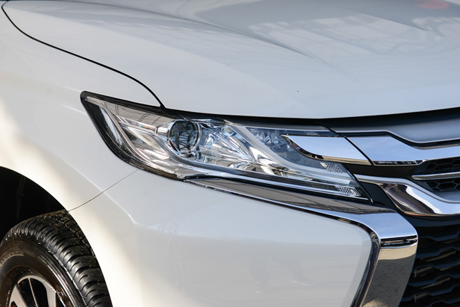 Mitsubishi Pajero Sport thêm bản số sàn, giá 980 triệu đồng