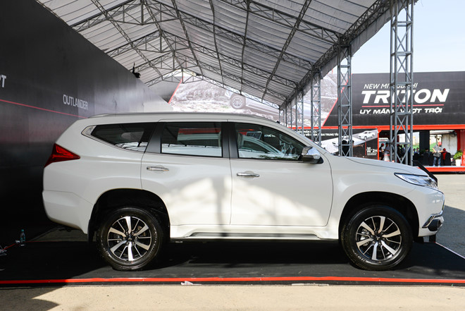 Mitsubishi Pajero Sport thêm bản số sàn, giá 980 triệu đồng