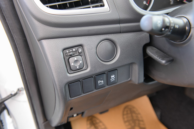 Mitsubishi Pajero Sport thêm bản số sàn, giá 980 triệu đồng