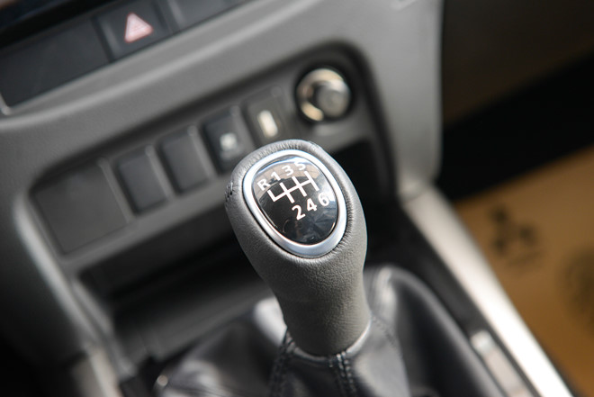 Mitsubishi Pajero Sport thêm bản số sàn, giá 980 triệu đồng