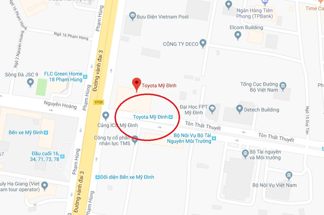 Mũi khoan nghi rơi từ công trình đang xây trúng xe Mercedes