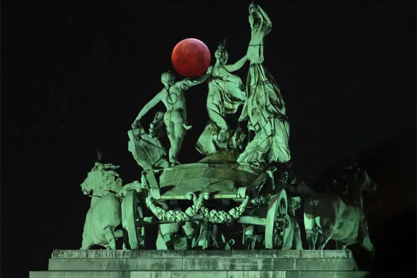 Ngắm siêu Trăng máu - Trăng sói cực hiếm trên thế giới