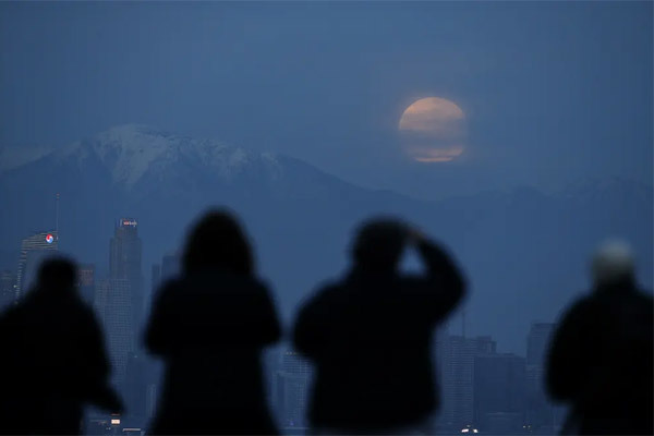 Ngắm siêu Trăng máu - Trăng sói cực hiếm trên thế giới