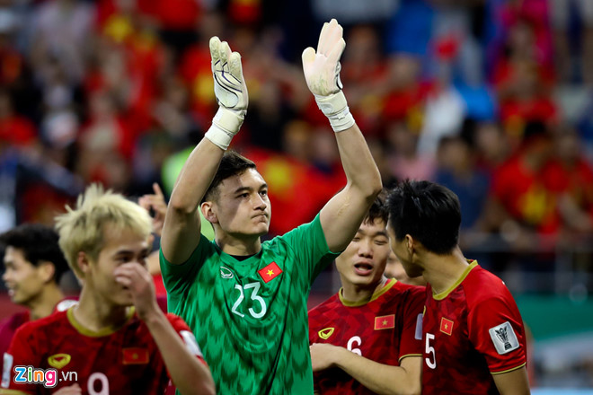 HLV Park dặn dò gì với Đặng Văn Lâm trong loạt sút luân lưu?