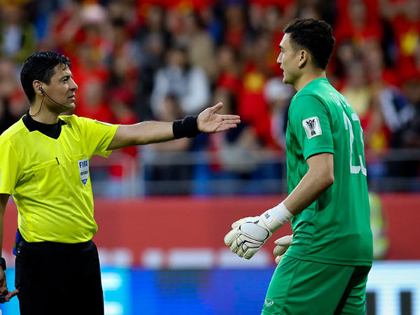 HLV Park dặn dò gì với Đặng Văn Lâm trong loạt sút luân lưu?