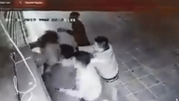 Diễn biến nóng vụ cô gái bị trêu ghẹo, hành hung dã man ở Hà Nội