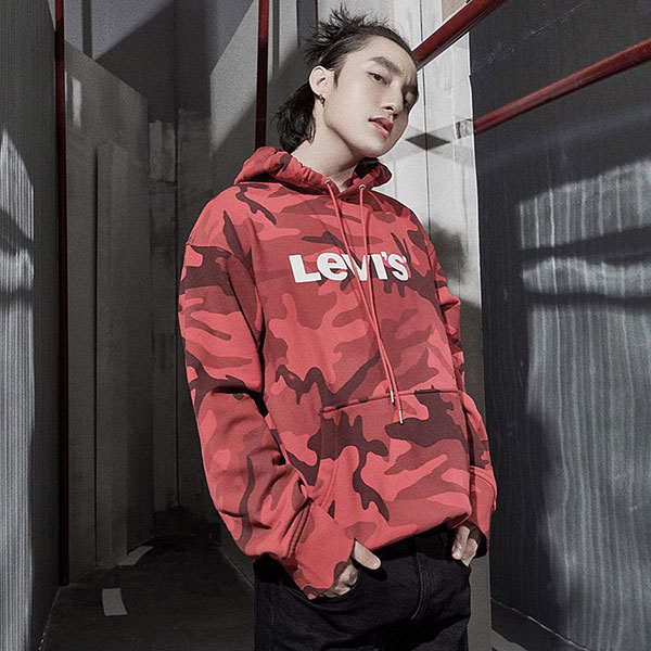 Sơn Tùng M-TP tích cực lăng xê áo hoodie phong cách streetwear