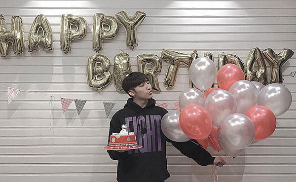 Sơn Tùng M-TP tích cực lăng xê áo hoodie phong cách streetwear