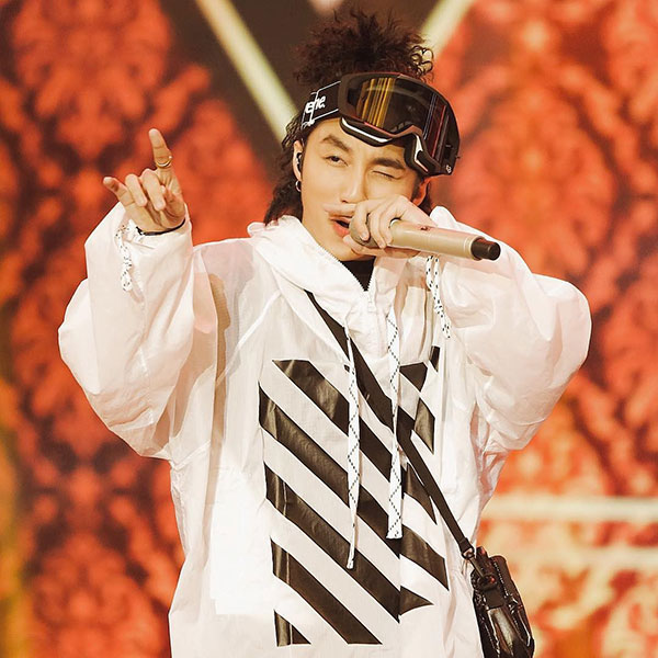 Sơn Tùng M-TP tích cực lăng xê áo hoodie phong cách streetwear