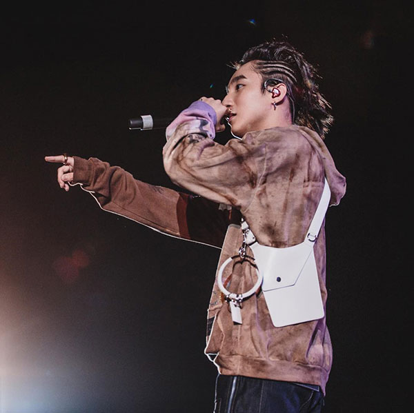 Sơn Tùng M-TP tích cực lăng xê áo hoodie phong cách streetwear