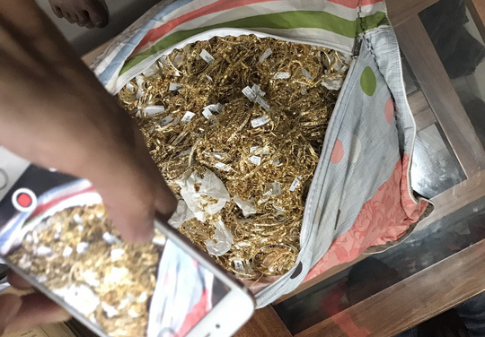 Nhân viên lén lút trộm 27kg vàng: Gia đình trước đây rất nghèo bỗng xây nhà, sắm xe?