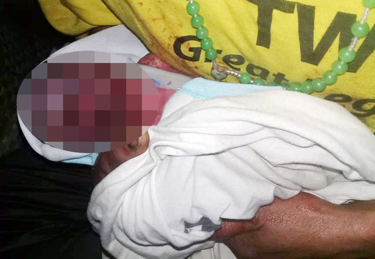 Cứu sống bé sơ sinh bị bỏ rơi trong đêm giá rét