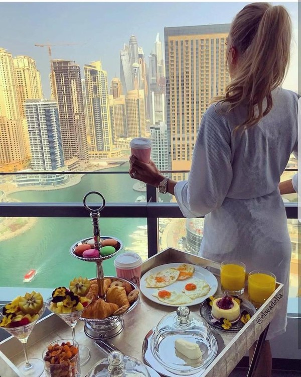 Mua sắm hàng hiệu, nuôi hổ, lái xe sang: Đây chính là cuộc sống xa xỉ hàng ngày của con nhà giàu Dubai