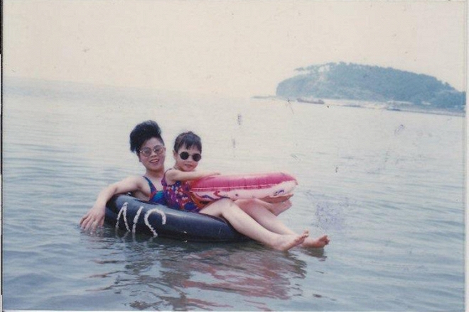 Hé lộ hình ảnh hiếm hoi ngày nhỏ của Cường Đô la và vợ Đàm Thu Trang