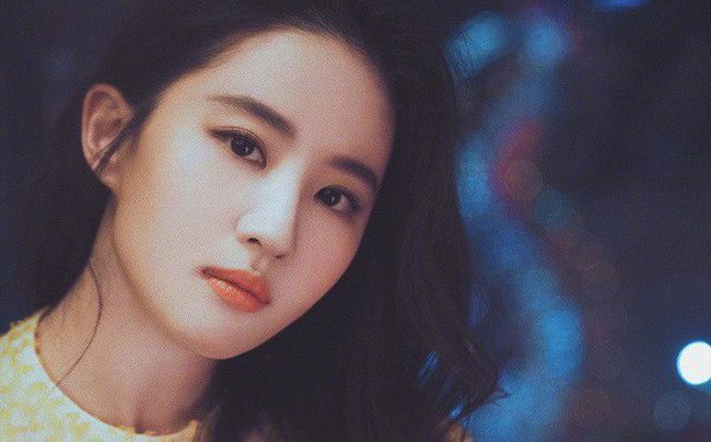 Đẳng cấp gia tộc của Lưu Diệc Phi: Nhà nội là quan chức cấp cao, nhà ngoại lại toàn mỹ nhân nghiêng nước nghiêng thành