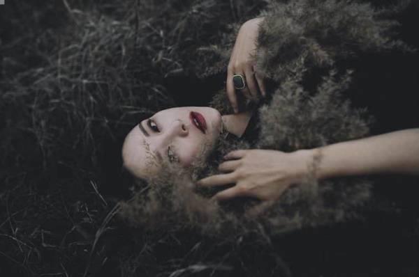 Đời đàn bà, có nỗi đau nào chua chát bằng chồng mình lên giường với người khác