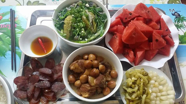 Khoe mâm cơm 0 đồng đầy ú ụ, mẹ trẻ lại nhận vô số lời khen vì người nấu