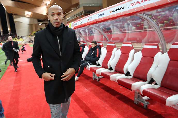 Thierry Henry lên tiếng xin lỗi sau khi... xúc phạm gia đình của đối thủ