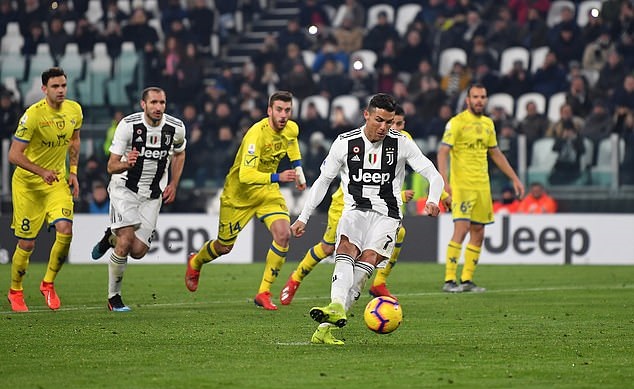 Clip: Ronaldo đá hỏng penalty, Juventus vẫn thắng dễ nhờ Dybala
