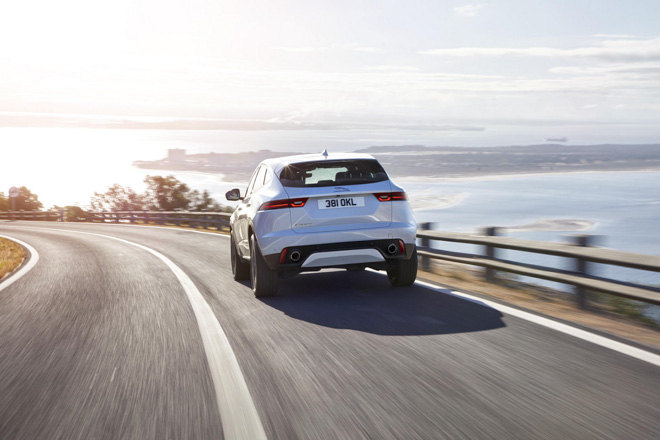 Jaguar bồi thường tiền cho khách hàng vì không thể sửa lỗi trên E-Pace