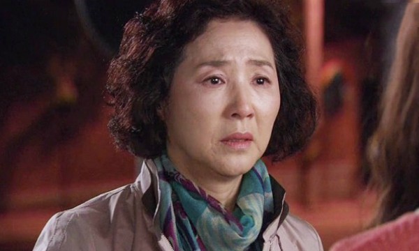 Mẹ bạn trai sống chết không nhận đứa cháu trong bào thai, ngờ đâu 2 năm sau bà phải đến lạy van