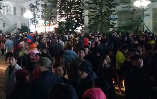 Hà Nội: Cháy hộp kỹ thuật tại chung cư đông dân nhất Hà Nội giữa đêm, hàng nghìn người nháo nhác