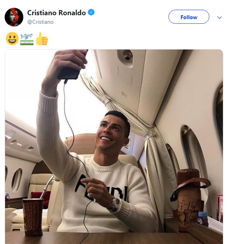 Ronaldo bị trách móc vì đăng ảnh tươi cười trên máy bay