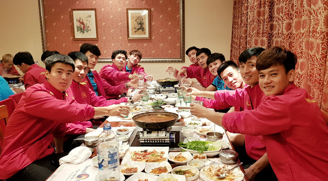 Công Phượng được đồng đội chúc mừng sinh nhật giữa kỳ Asian Cup