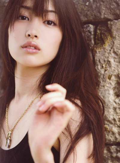 Takanashi Rin - vợ xinh đẹp của hậu vệ tuyển Nhật Bản