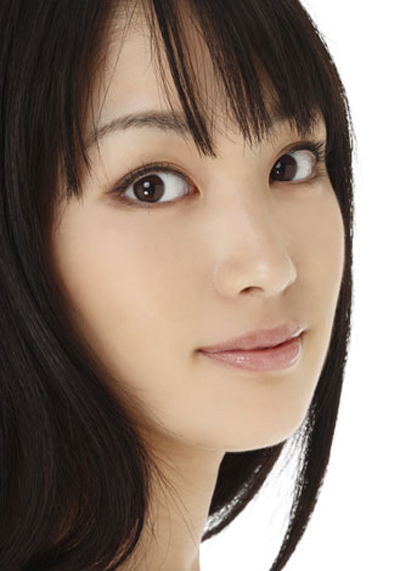 Takanashi Rin - vợ xinh đẹp của hậu vệ tuyển Nhật Bản