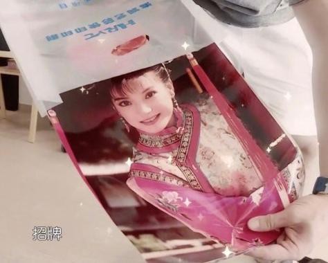 Nhìn lại tấm ảnh ngày Triệu Vy 20 tuổi, chẳng trách Huỳnh Hiểu Minh từng tương tư cô ấy suốt 10 năm