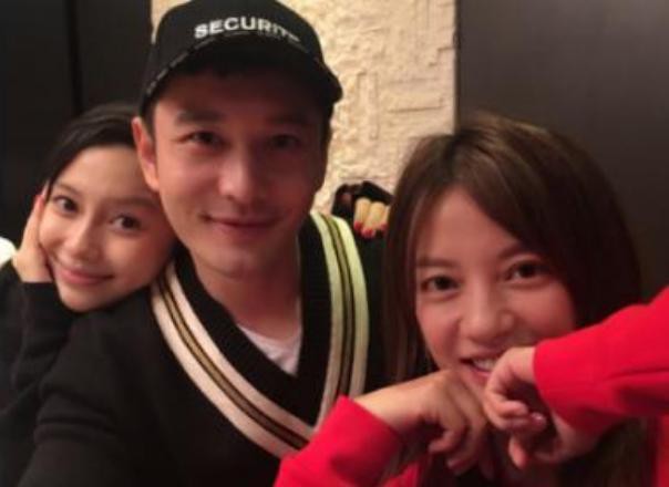 Nhìn lại tấm ảnh ngày Triệu Vy 20 tuổi, chẳng trách Huỳnh Hiểu Minh từng tương tư cô ấy suốt 10 năm