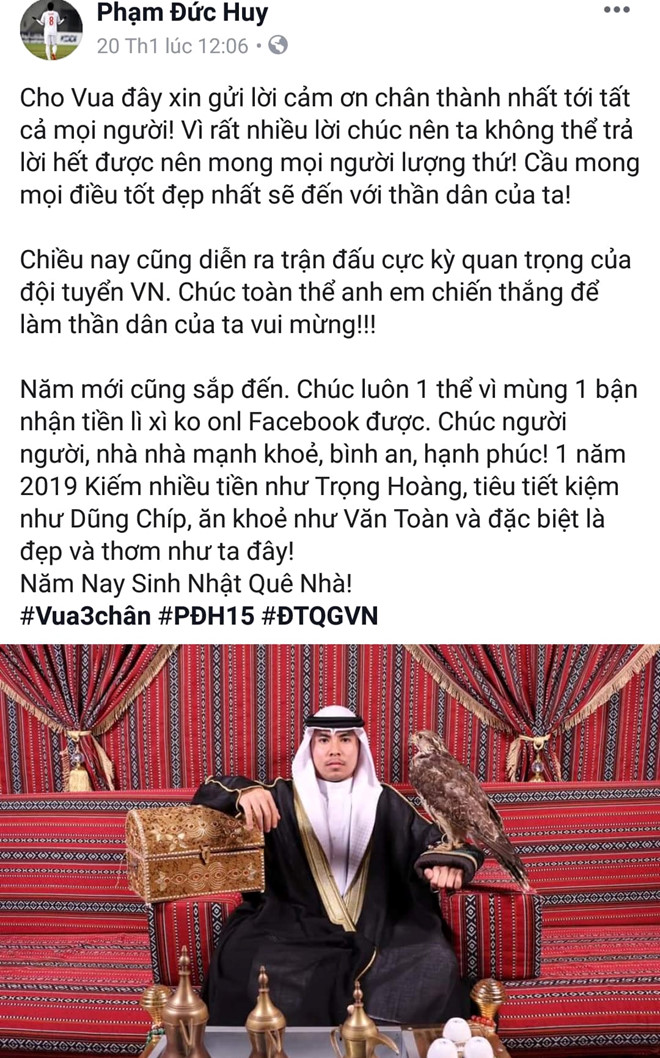 Dù không ra sân, nhà vua Đức Huy vẫn được người hâm mộ chú ý