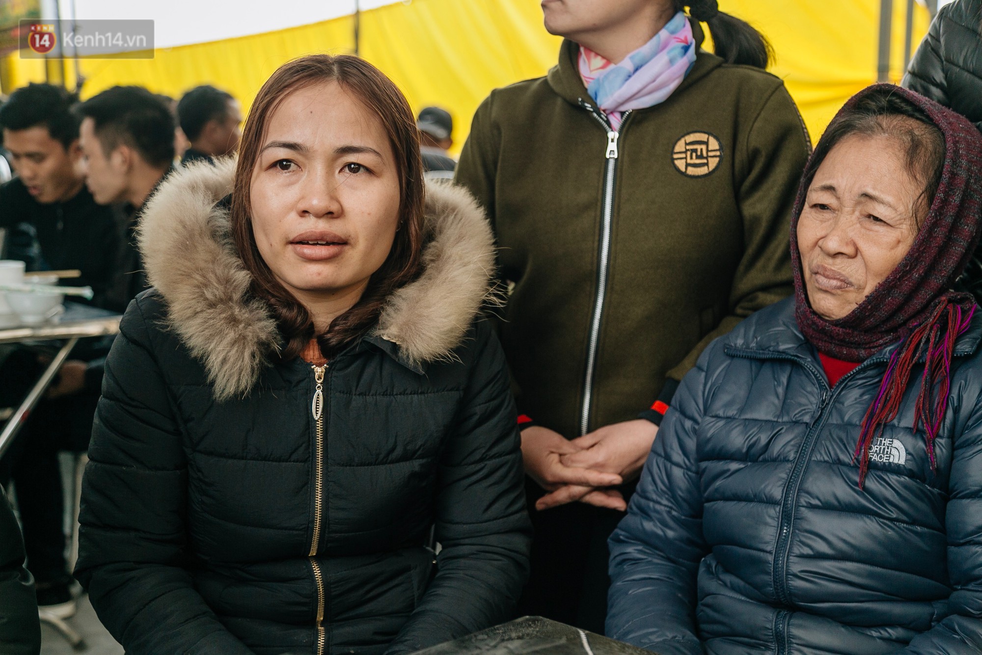 Vụ tai nạn thảm khốc ở Hải Dương: Rợp đỏ vòng hoa đưa tiễn, con gái chứng kiến sự việc không ngờ trong số nạn nhân có cha mình