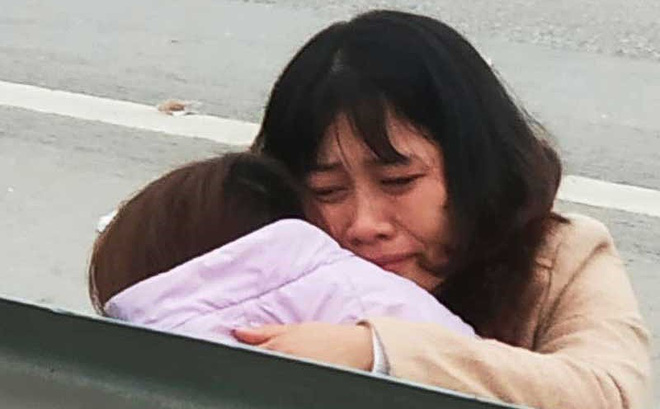 Con mới mua cho ba cái áo, ba ướm thử chứ đã mặc đâu, sao ba đã đi như thế