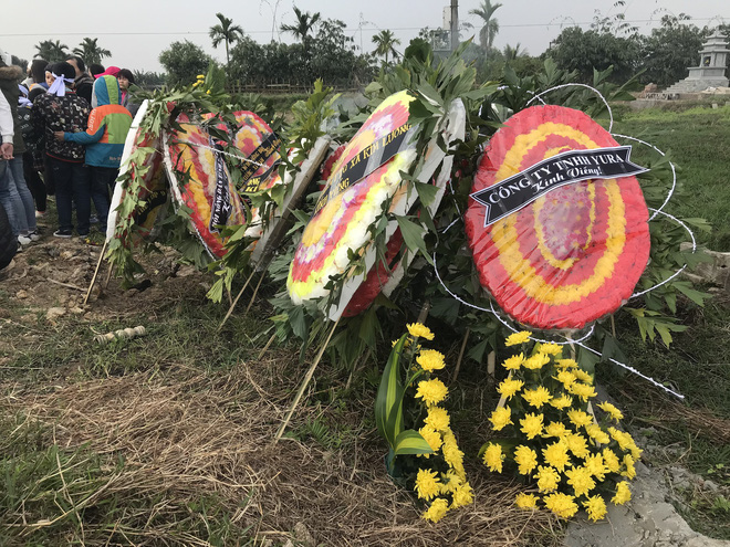 Vụ 8 cán bộ xã tử vong: Đắp mộ người này chưa xong phải chạy tắt đồng đưa người khác