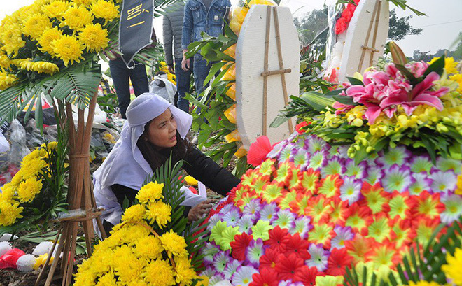 Vụ 8 cán bộ xã tử vong: Đắp mộ người này chưa xong phải chạy tắt đồng đưa người khác